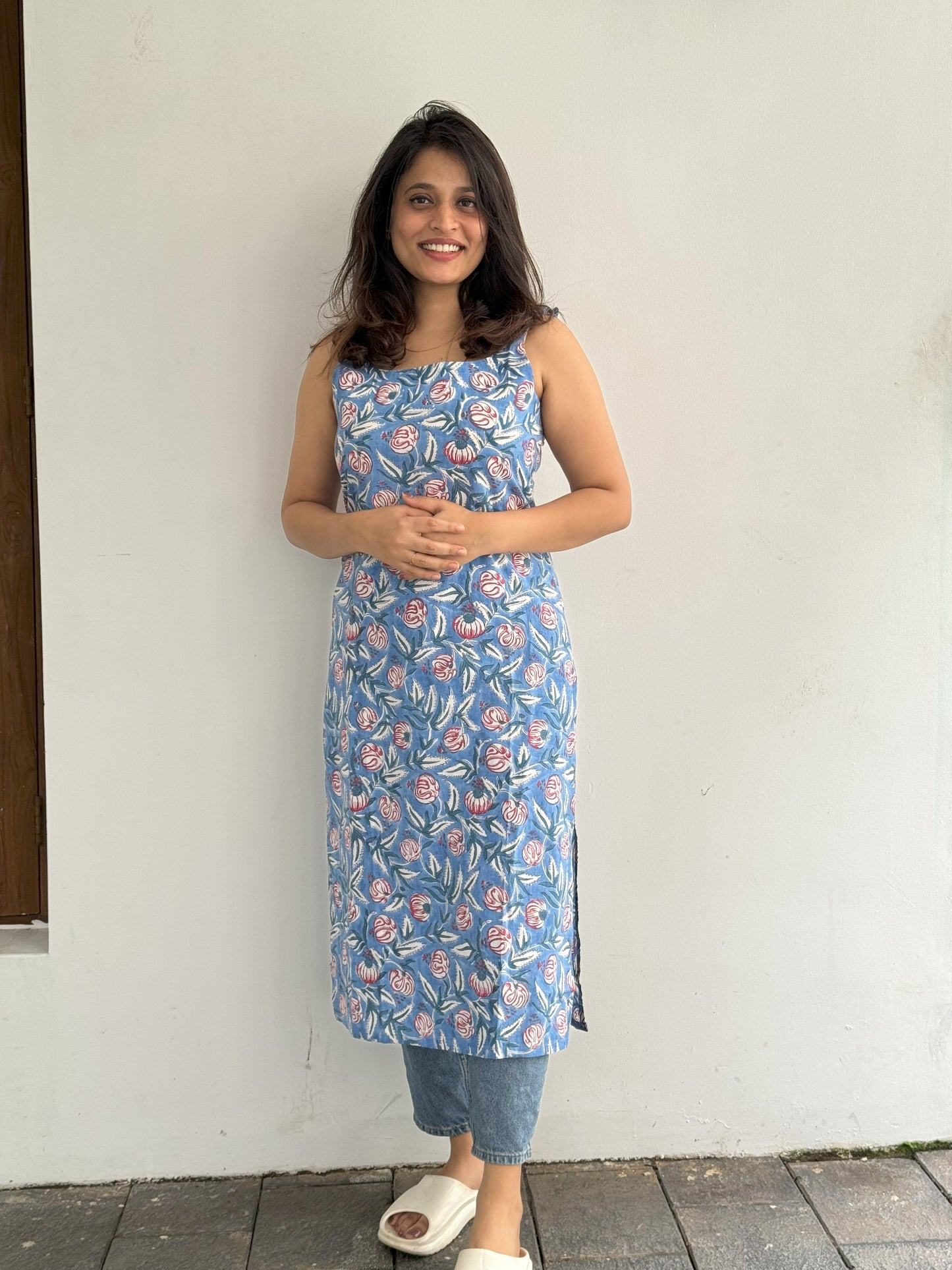 Blue, Red & Green Floral Sleeveless Kurta