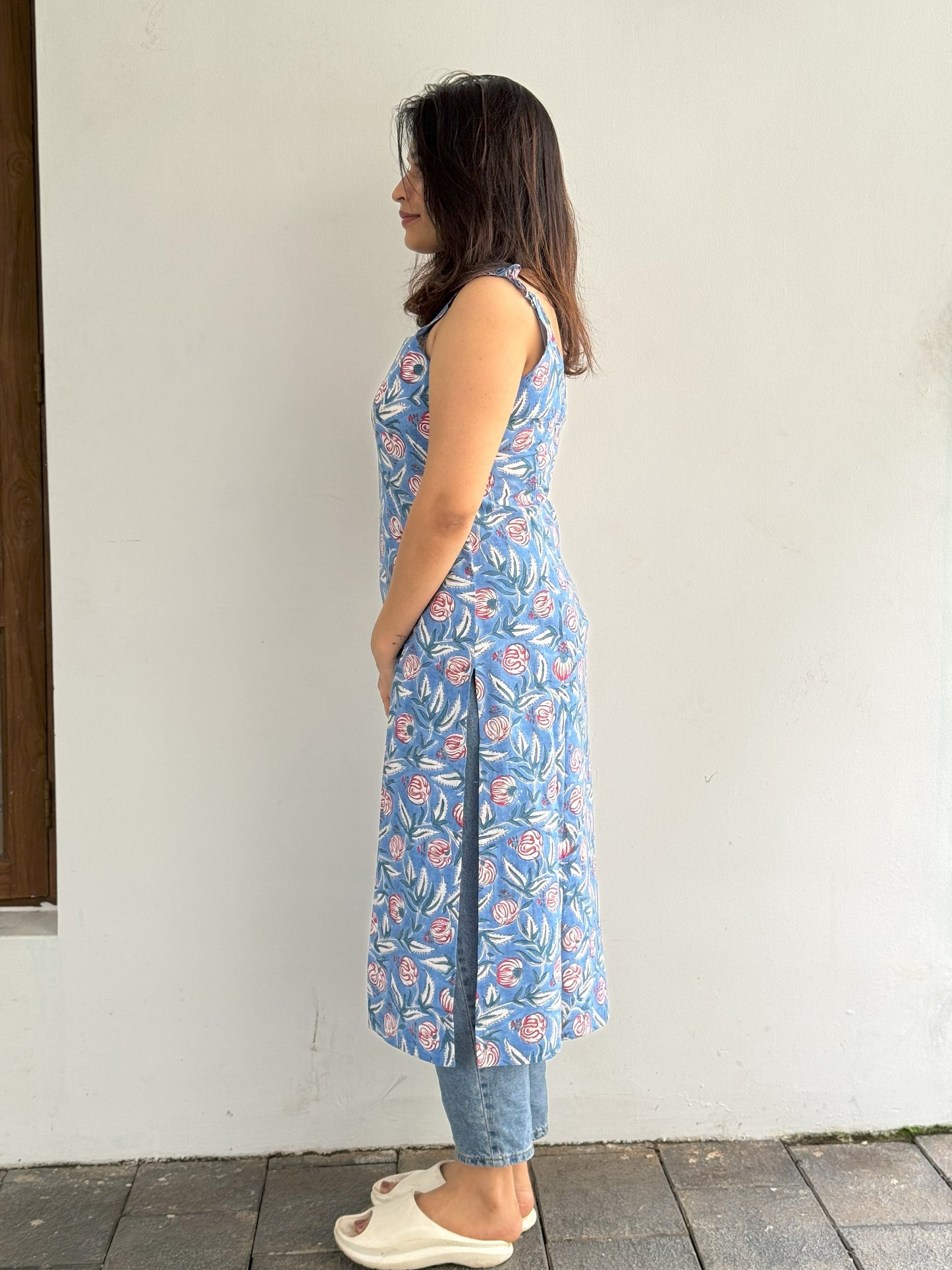 Blue, Red & Green Floral Sleeveless Kurta